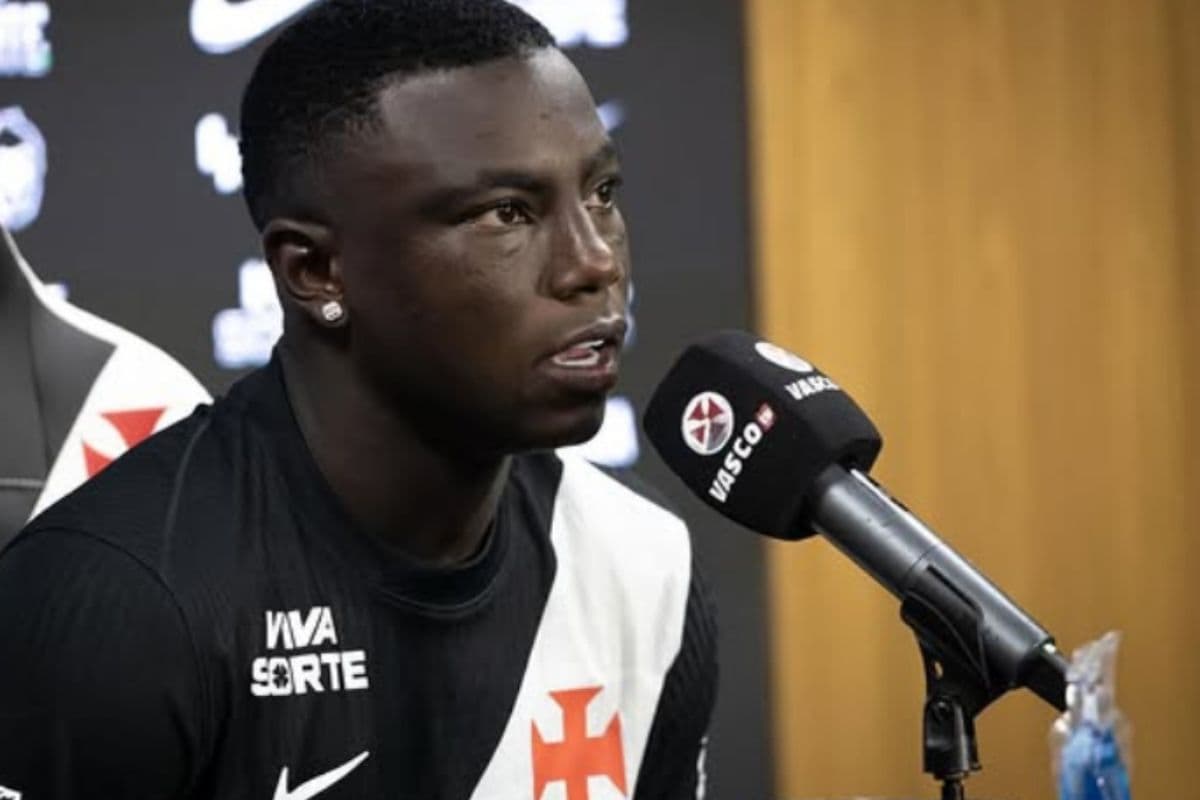 Marino Hinestroza é apresentado pelo Vasco