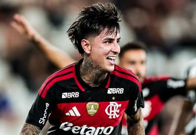 Pulgar comemora gol da vitória sobre o Botafogo