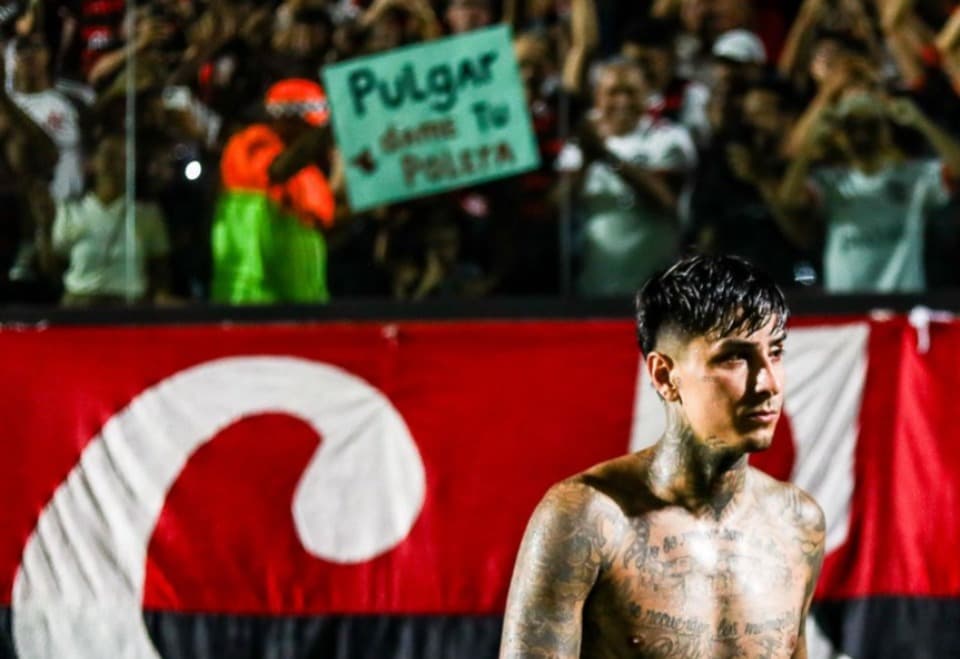 Pulgar em frente à torcida do Flamengo