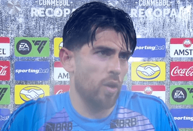 Rossi concede entrevista na saída de campo de Flamengo x Lanús