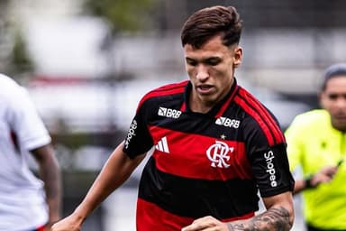 Juan Sayago durante Flamengo x Vitória no Brasileirão Sub-20
