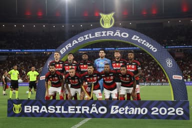 Jogadores do Flamengo posam para a foto oficial antes da partida entre Flamengo e Internacional, válida pelo Brasileirão 2026, no Estádio do Maracanã, em 4 de fevereiro de 2026, no Rio de Janeiro, Brasil.