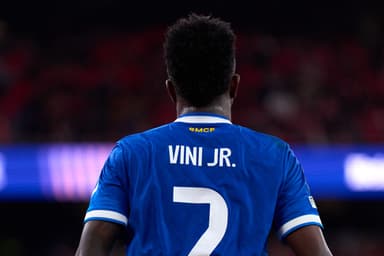 Vinicius Junior, do Real Madrid, durante o jogo de ida da fase eliminatória da Liga dos Campeões da UEFA 2025/26 entre SL Benfica e Real Madrid C.F., no Estádio do SL Benfica, em Lisboa, Portugal, em 17 de fevereiro de 2026.