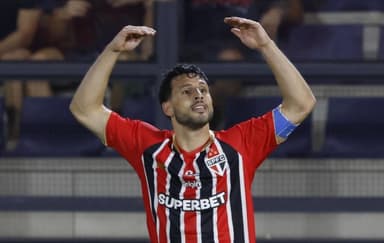 Calleri comemora gol da vitória em Bragantino x São Paulo