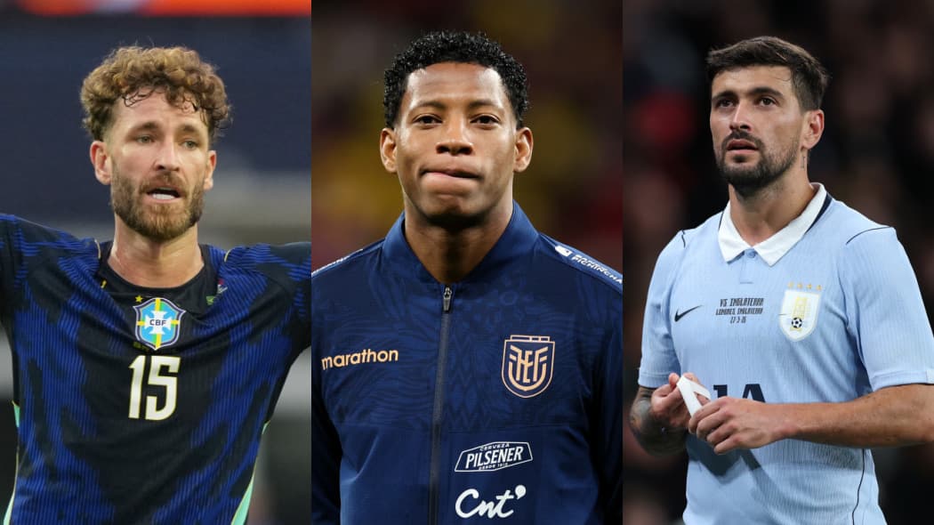 Léo Pereira (esquerda), Plata (centro) e Arrascaeta (direita)