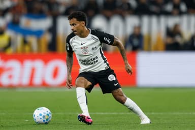 Allan em campo pelo Corinthians