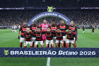 Flamengo perfilado antes de jogo contra Corinthians em Itaquera