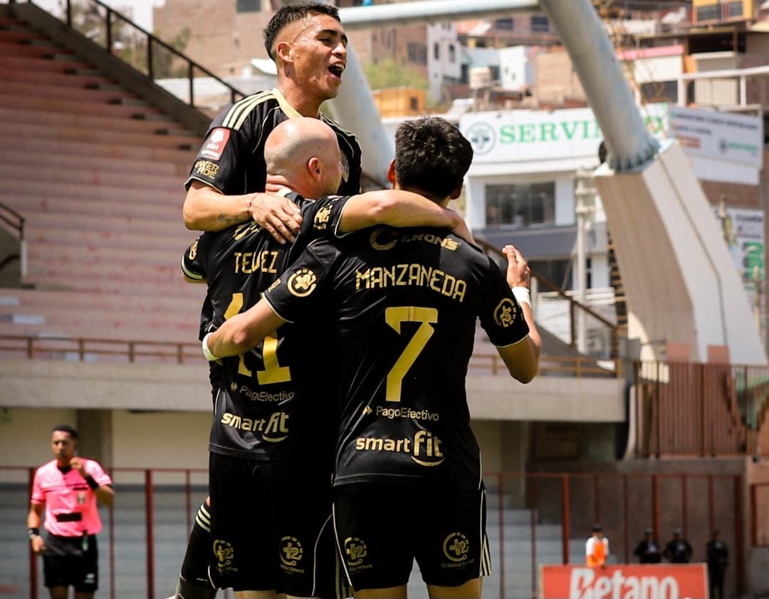 Cusco FC comemora gol no Peru