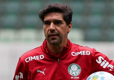 Abel Ferreira durante treinamento do Palmeiras
