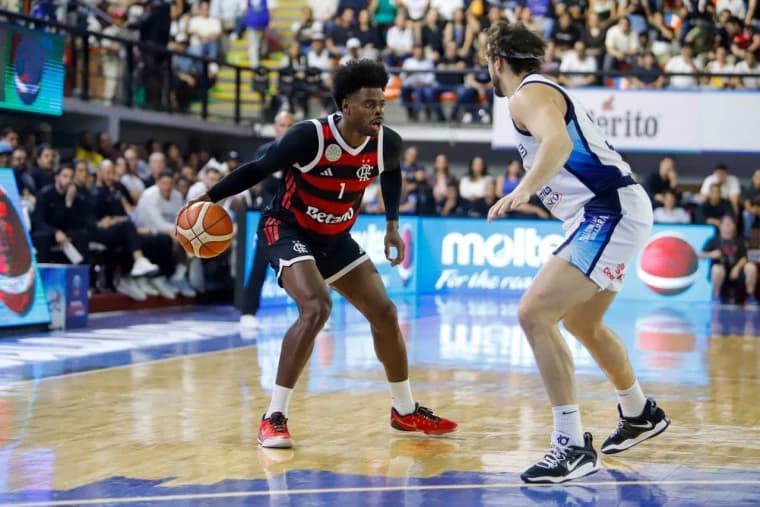 Gui Deodato durante vitória do FlaBasquete sobre o Astros na BCLA