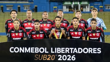 Time do Flamengo tira a foto do jogo antes de partida pela Libertadores Sub-20