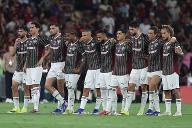 Jogadores do Fluminense perfilados