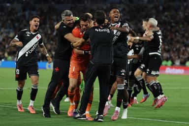 Vasco comemora sobre o Fluminense