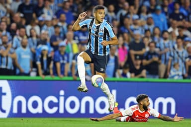 Gustavo Martins em Grêmio x Internacional