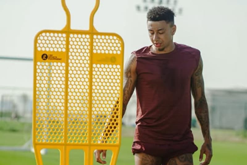 Jesse Lingard suado durante treinamento em CT em Dubai
