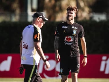 Léo Pereira durante treino da Seleção Brasileira