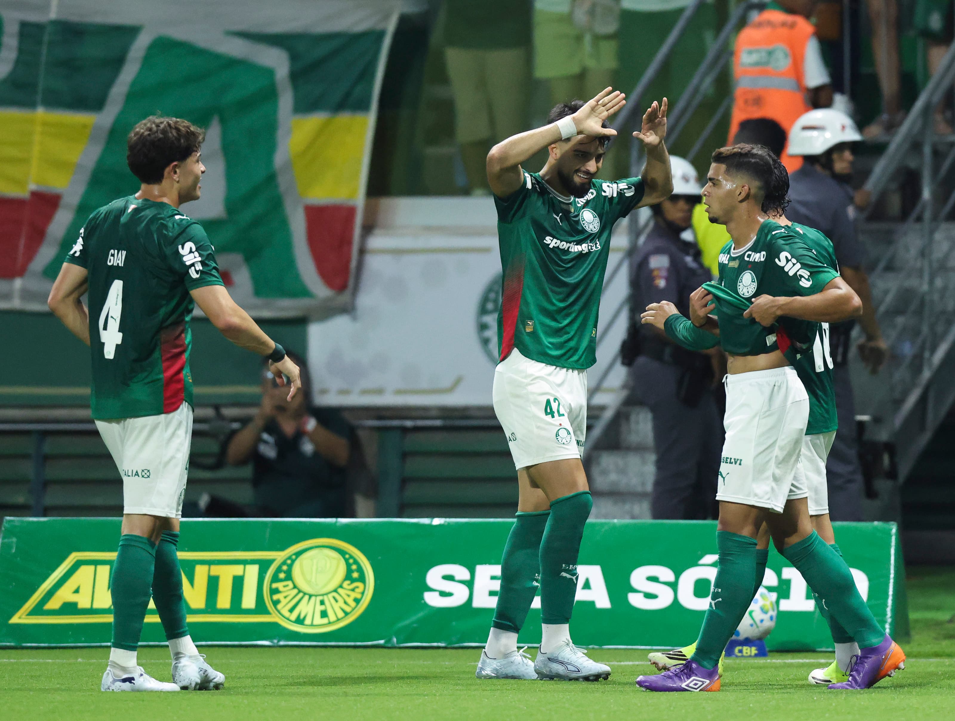 Flaco López comemora gol pelo Palmeiras contra Mirassol