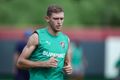 Rodrigo Castillo participa de treino no CT Carlos Castilho, local de treinos do Fluminense