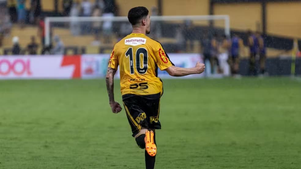 Romulo comemora gol pelo Novorizontino