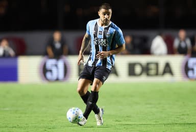 José López em campo pelo Grêmio