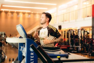 Saúl utiliza aparelho de recuperação do Ninho do Urubu