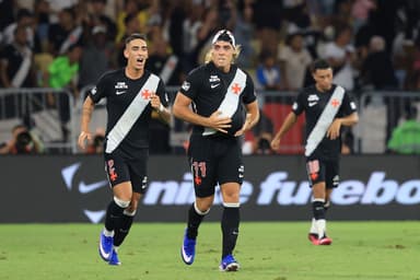 Spinelli comemora gol sobre o Fluminense