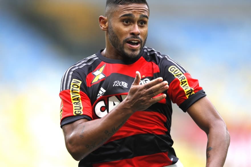 Kayke comemora gol pelo Flamengo