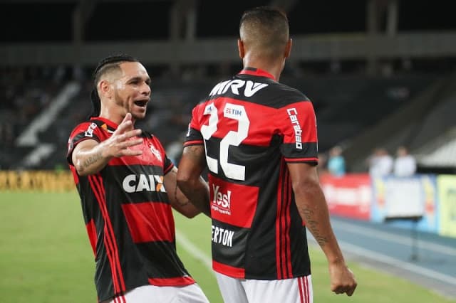 Everton Cardoso comemora gol pelo Flamengo