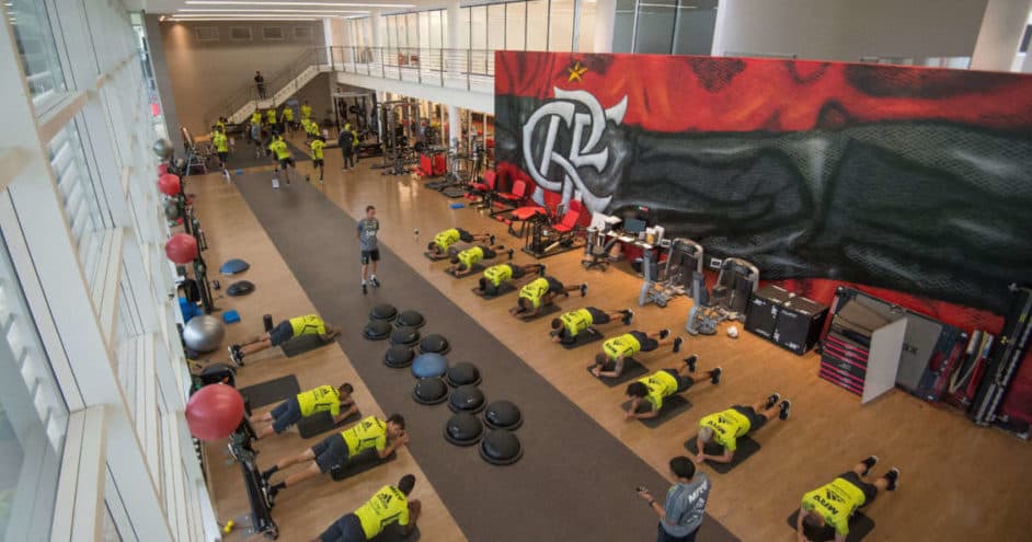 flamengo reduz salarios