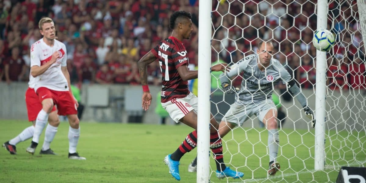 bruno henrique gol flamengo internacional