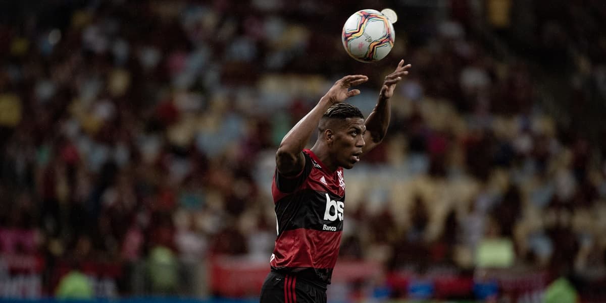 Berrío arremessa bola flamengo