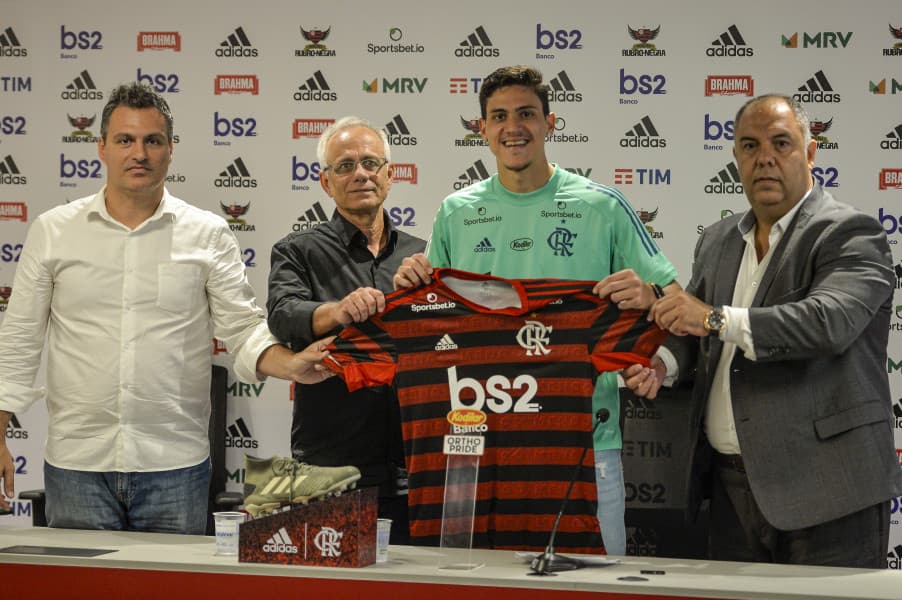 Pedro em apresentação no Flamengo; atacante é uma das contratações mais caras do clube