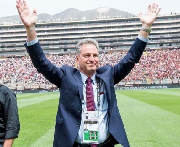 Landim vai ao jogo da Seleção Brasileira e adia contratação de Allan