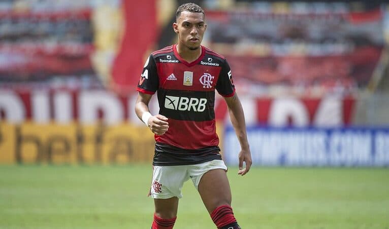 matheuzinho lateral flamengo 2020