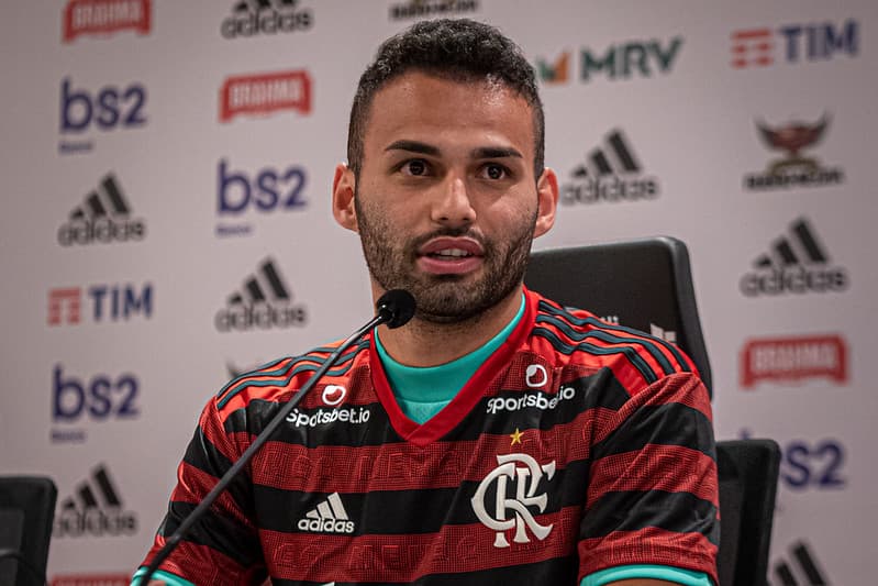 Thiago Maia deve se apresentar ao CT do Flamengo nesta terça-feira, 15, para começar tratamento de recuperação de lesão