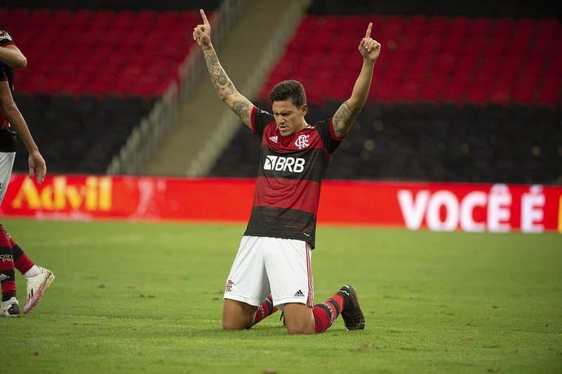 Pedro se pronuncia nas redes sociais agradecendo ao Flamengo e a torcida após assinar com o clube até 2025