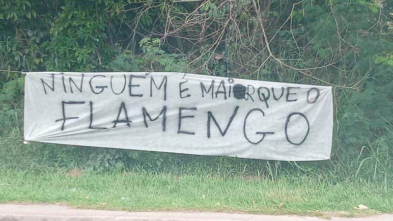 CT amanheceu com rubro-negros na porta e faixas manifestando o descontentamento da torcida com o clube