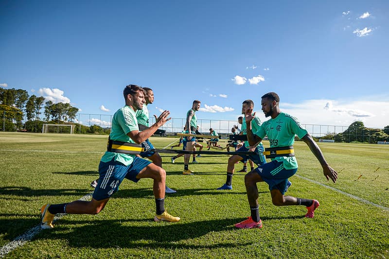 O presidente da República, Jair Bolsonaro, compareceu ao treino do Flamengo nesta sexta-feira, 22, no CT do Brasiliense