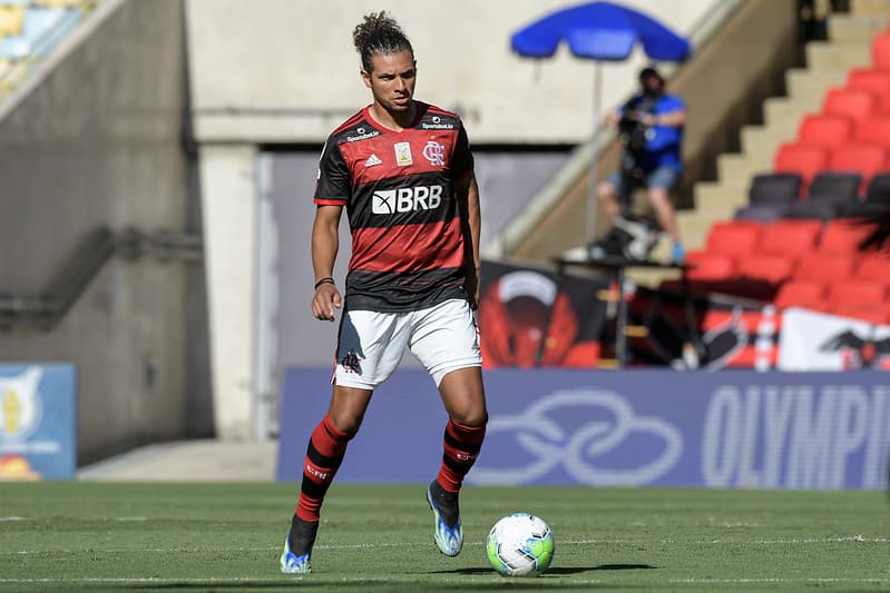 Willian Arão marca contra o Corinthians