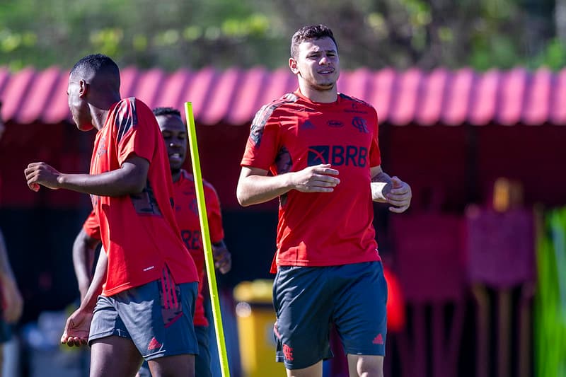 Hugo Moura Athletico Flamengo