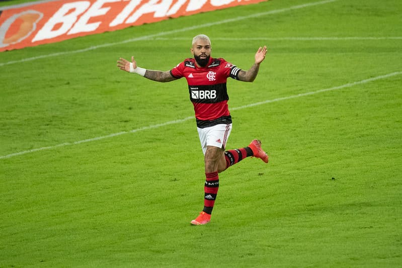 arbitragem persegue gabigol