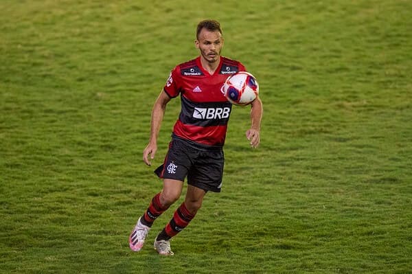 Renê pode desfalcar Flamengo pelo Carioca