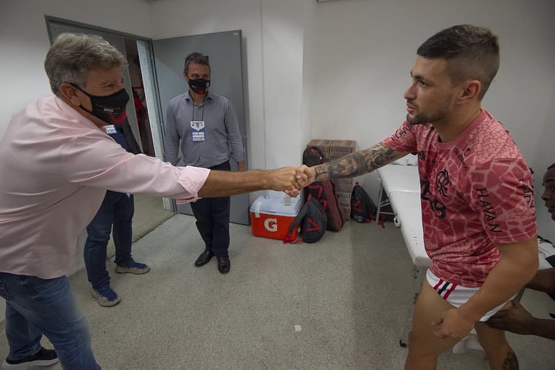 Renato Gaúcho visita vestiário antes do Fla pegar a Chapecoense