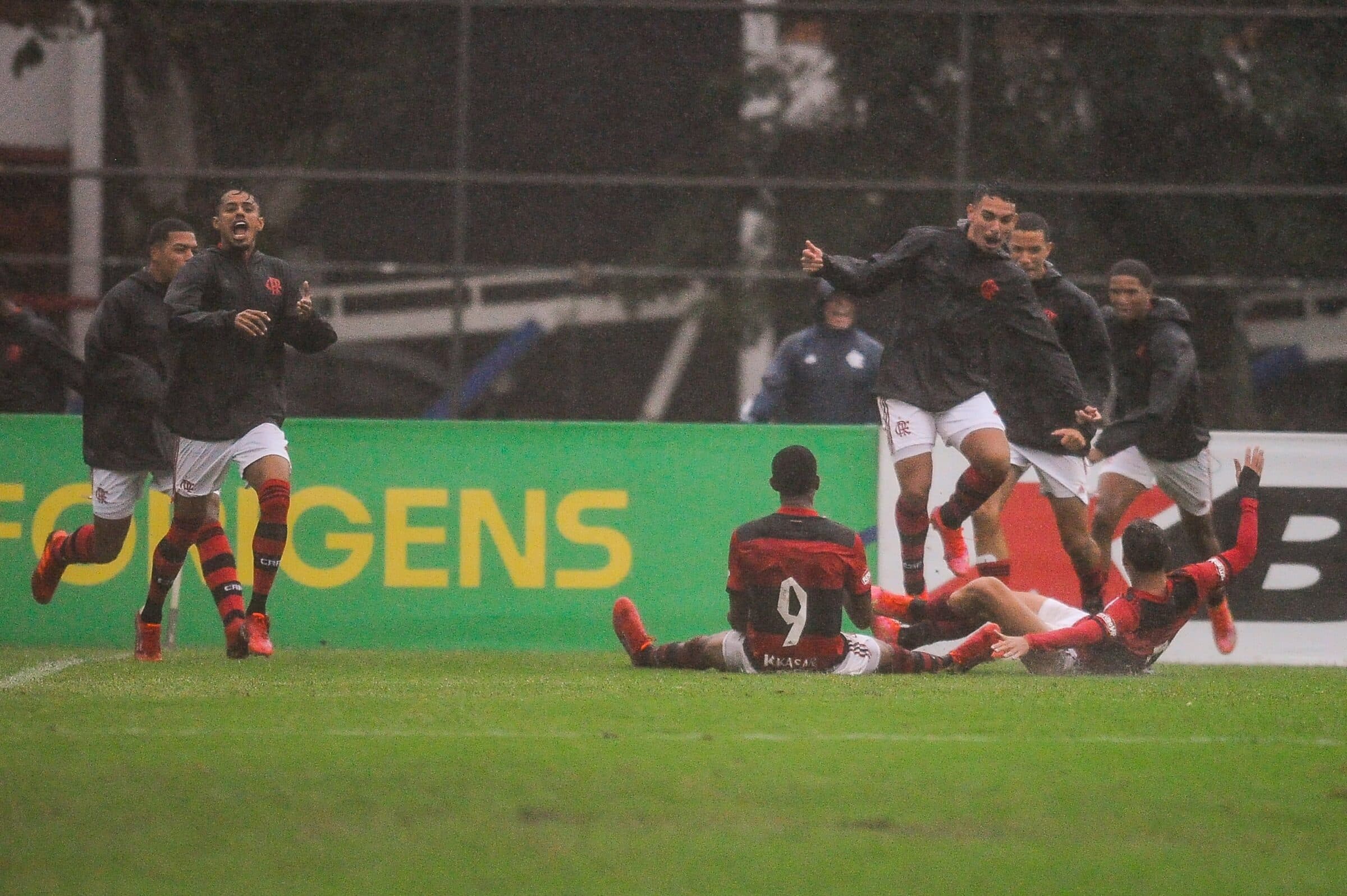 Brasileirão sub-20: Flamengo derrota o Vasco de virada com um jogador a menos