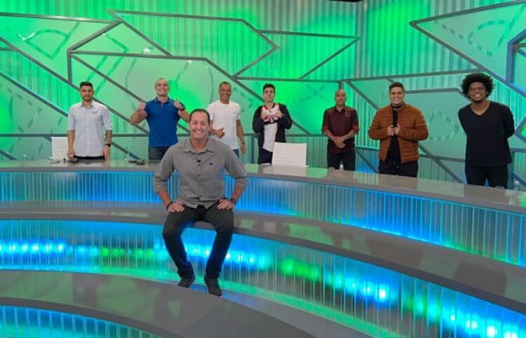 Cicinho crê em corintianos na torcida pelo Palmeiras na Supercopa