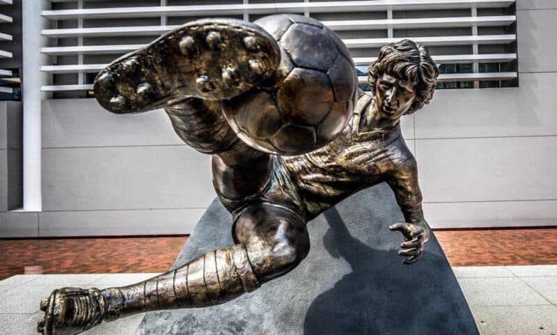 Estátua de Zico no Ninho do Urubu