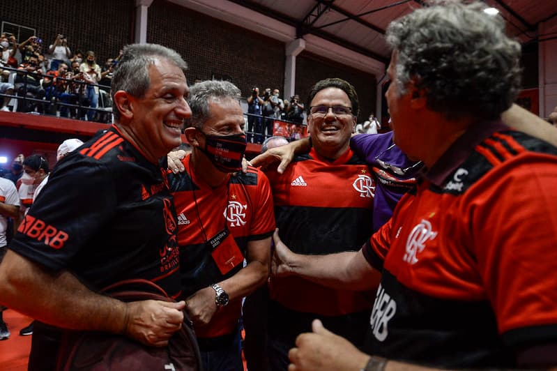 Dirigente do Flamengo manda indireta para Tite e recebe resposta de torcedores