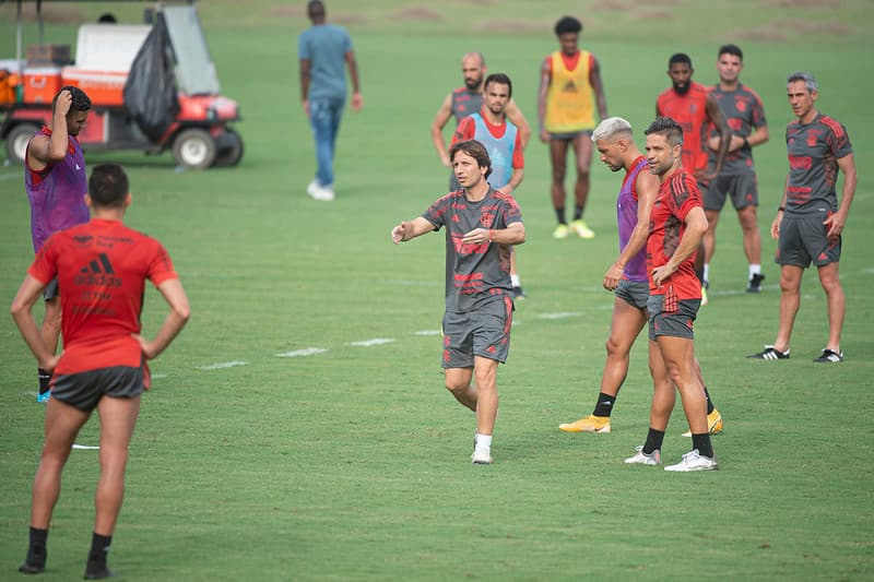 Flamengo Campeonato Carioca Covid-19 dois atletas