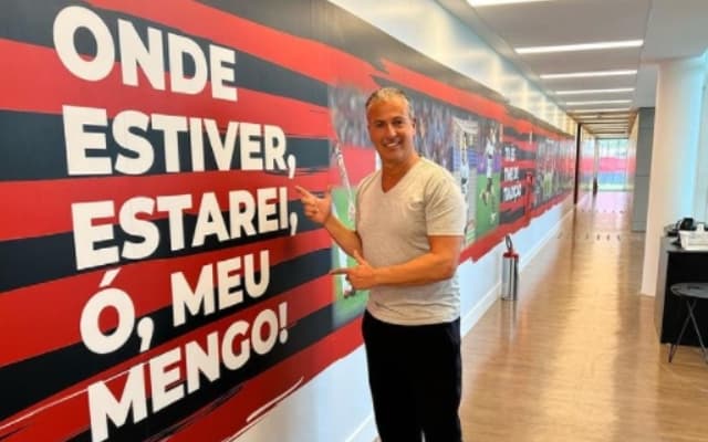 Comissão de Paulo Sousa comemora chegada ao Flamengo