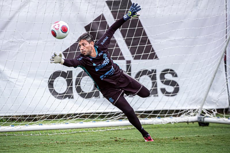 Diego Alves Messi Courtois Champions League PSG